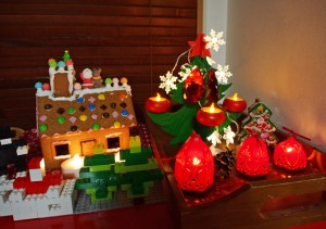お菓子の家とツリー、ライトアップ
