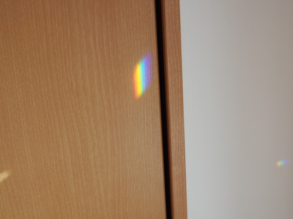 部屋にできた虹
