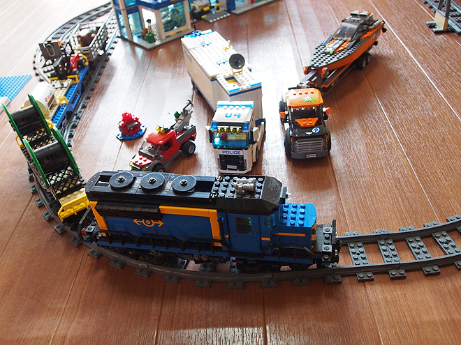 レゴの電車が走る1