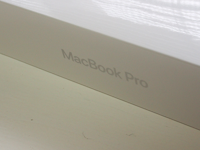 macbookpro、外箱のロゴ